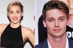 Miley Cyrus hẹn hò con trai Arnold Schwarzenegger?