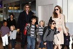 Brad Pitt khóc ròng khi gặp con lần đầu sau ly hôn 