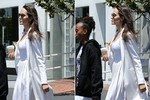 Angelina Jolie tươi tỉnh hơn sau ly hôn với Brad Pitt