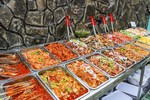 Muốn ăn buffet được nhiều mà không bị lỗ, học ngay 4 tuyệt chiêu này