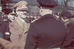 Những bức ảnh bị chôn vùi dưới đất về Adolf Hitler 