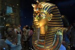 Cận cảnh mặt nạ vàng quý giá của pharaoh Tutankhamun