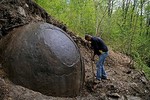 Bí ẩn khối cầu đá “ngoài hành tinh” ở Bosnia