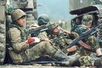 Bộ ảnh giá trị về binh lính Nga ở Chechnya năm 1990