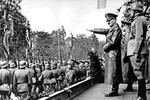 Sự thật quái đản về búp bê tình dục của Hitler 