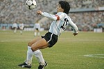 Tuổi thơ khó khăn cơ cực của huyền thoại Diego Maradona