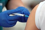 Người cao tuổi ở Moscow được nhận tiền khi tiêm vaccine Covid-19