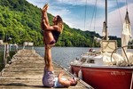 Ngưỡng mộ cuộc sống màu sắc của cặp đôi yêu yoga 