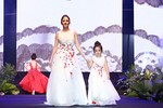 Ca sĩ Bảo Anh lần đầu làm mẫu trên sàn catwalk