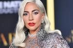 Không còn mặc thảm họa, Lady Gaga xuất hiện đẹp lộng lẫy