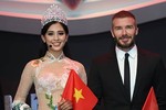 Hoa hậu Trần Tiểu Vy đẹp ngời ngời khi sánh đôi David Beckham