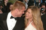 Brad Pitt bí mật đặt nhẫn để cầu hôn vợ cũ Jennifer Aniston?