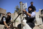 Quân nổi dậy Syria dùng iPad để bắn súng cối