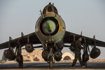 Khoảnh khắc ghê rợn máy bay Su-22 Syria đâm thẳng xuống đất