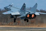 Theo dõi tiêm kích MiG-31 chuẩn bị vượt 2.200km đánh chặn