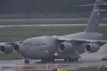 “Ngựa thồ” C-17 chở đoàn xe của Tổng thống Trump tới Đà Nẵng