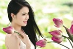 Em gái Công Vinh quyến rũ bất ngờ với áo yếm, hoa sen