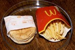 Phát hoảng đồ ăn McDonald’s bày 6 năm không mốc