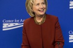 Những mẫu thời trang công du hàng hiệu của bà Hillary Clinton