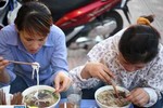 Quán bún bò 1.000 đồng giữa Hà Nội