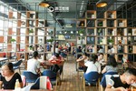 Bên trong canteen của ĐH Trung Quốc giống nhà hàng năm sao 