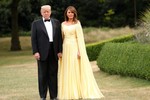 10 bộ trang phục hàng hiệu đắt đỏ bậc nhất của bà Melania Trump