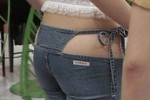 Ngán ngẩm những thảm họa quần jeans trông vô cùng phản cảm