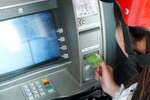 Cảnh báo “hơi thở của quỷ” thôi miên người rút tiền ở cây ATM