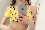 Mặc bikini Pikachu để thu hút bạn trai nghiện Pokemon Go