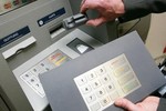 Quy tắc cực đơn giản để hạn chế rủi ro mất tiền thẻ ATM