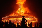 Rực cháy lễ hội Burning Man giữa sa mạc