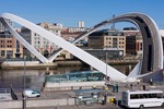 Ngắm cầu Gateshead “độc nhất vô nhị”