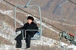 Kim Jong-un ngồi cáp treo, mừng năm mới tại khu trượt tuyết