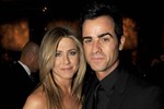 Jennifer Aniston bị chồng chưa cưới giẫm gẫy ngón chân