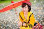 Nữ sinh Nha Trang xinh xắn trong trang phục dân tộc