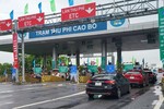 Xe ô tô dán thẻ thu phí tự động không qua được trạm thu phí