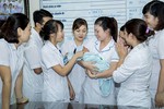 Đau xót bé 5 ngày tuổi bị bỏ rơi ở Viện Huyết học