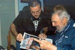 Cựu chủ tịch Fidel Castro xuất hiện sau 6 tháng vắng bóng