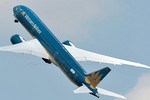 Mục kích máy bay Vietnam Airlines trình diễn ấn tượng tại Paris