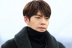 Chống chọi ung thư vòm họng, Kim Woo Bin còn bị "xù" nợ