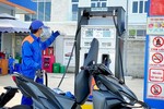 Giá xăng dầu hôm nay: Xăng RON 95 tăng gần 600 đồng mỗi lít