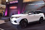 Toyota Fortuner 2016 ra mắt phiên bản thể thao mới