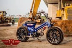 Honda Cub độ 1 gắp, mâm ôtô "cực khủng" tại Hà Nội