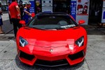 Siêu xe Aventador Roadster giá 25 tỷ "uống" 24 lít xăng/100km