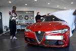 Mario Balotelli “bóc tem” siêu xe Alfa Romeo Giulia Quadrifoglio