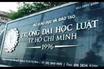 Trường ĐH Luật TP.HCM hạ mức kỷ luật nữ sinh photo giáo trình