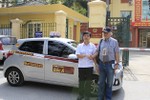 Tài xế taxi Bắc Á trả lại 7.000 USD khách bỏ quên 