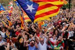 Catalonia tuyên bố độc lập, TBN thông qua các biện pháp khẩn cấp