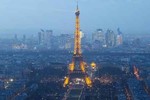 Pháp bắt ba phóng viên điều khiển trái phép UAV ở Paris