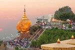 Lạ lùng tảng đá vàng linh thiêng ở Myanmar